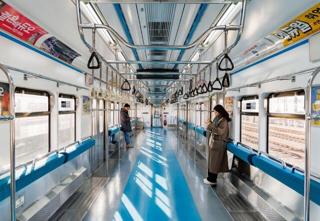 واگن‌های بدون صندلی؛ اجرای طرح آزمایشی متروی سئول برای حل مشکل ازدحام جمعیت در ساعات پیک