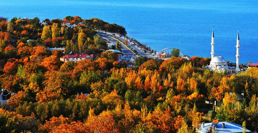 Van or Istanbul? Which one should we choose for vacation?
