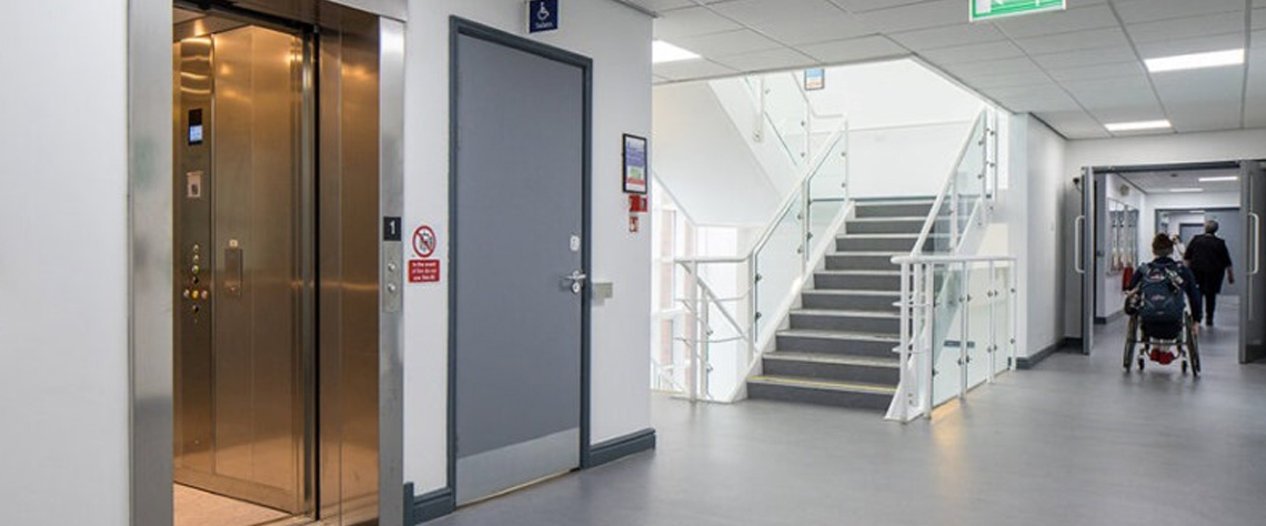 روند فناوریهای نوین در آسانسورهای بیمارستانی ۲۰۲۵